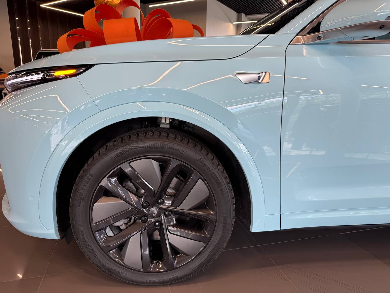 Оклейка Li L6 в Glacier Blue: демонтаж старой пленки и полная смена цвета